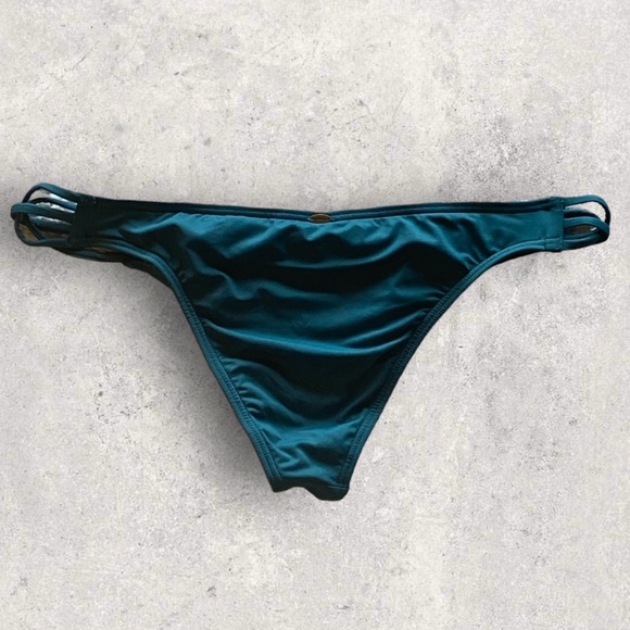 NWT Beautiful XL O’Neill Swimsuit Emerald Green Straps New Condition. Swimwear! - Picture 3 of 7